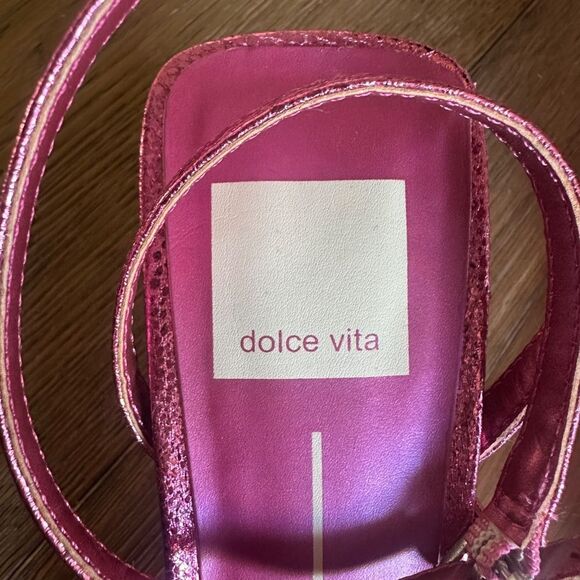 DOLCE VITA Baylor Square Toe Block Heel Thong Sandals In Magenta Crackle - Picture 10 of 13